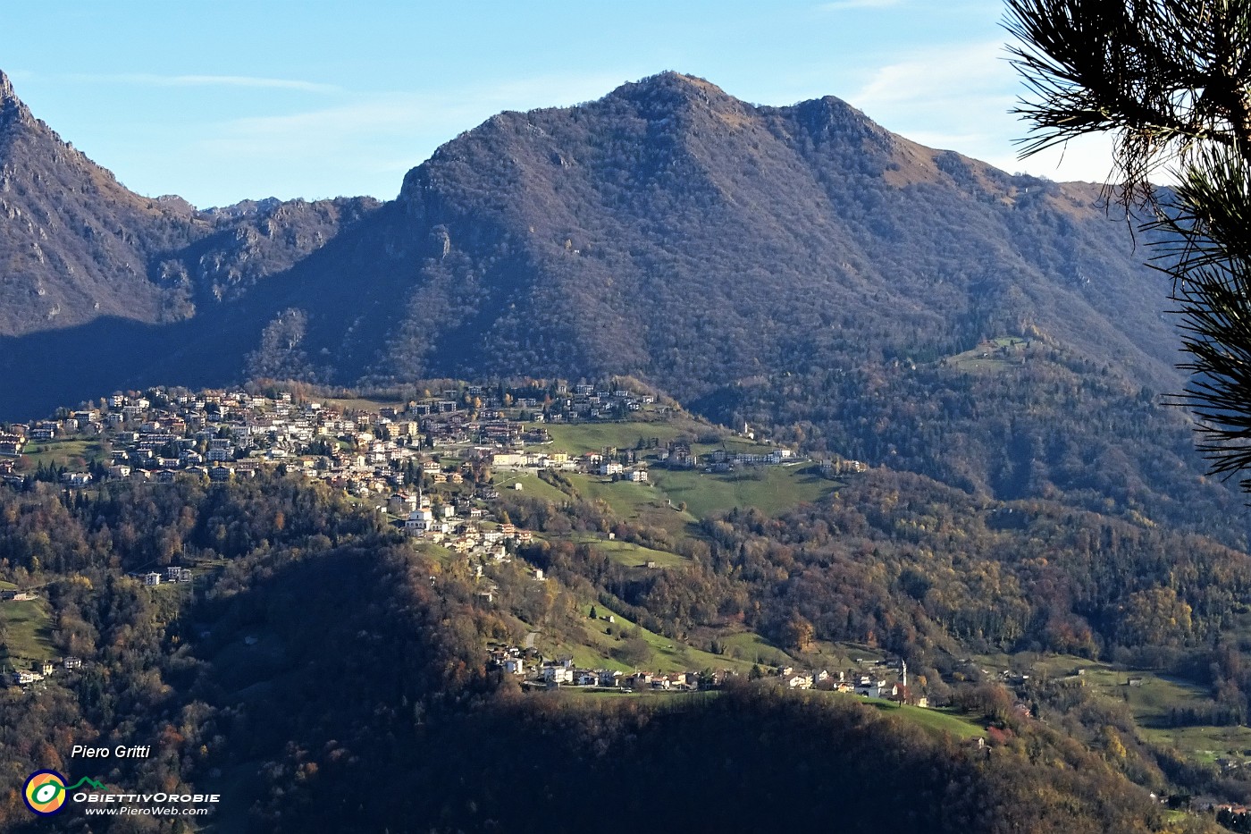 28 Vista su Costa Serina e Monte Suchello.JPG